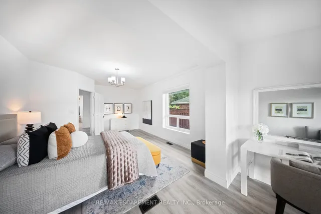 Additional image 23 of 665 Kipling Ave