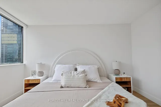 Additional image 22 of 914 Yonge St Unit 1604