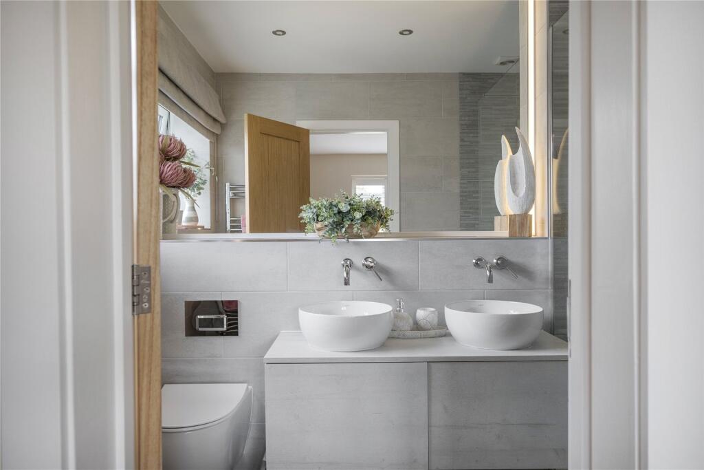 Additional image 12 of Albany Close, Barton on Sea, New Milton, Hampshire, BH25