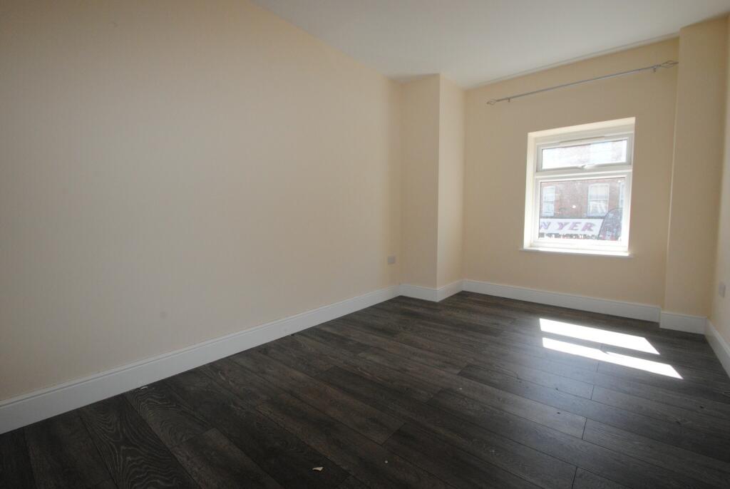 Spacious 2 Bed property in Central Charminster