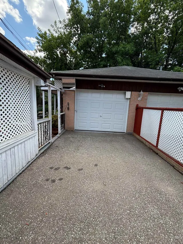 Additional image 24 of 69 Thistle Down Blvd