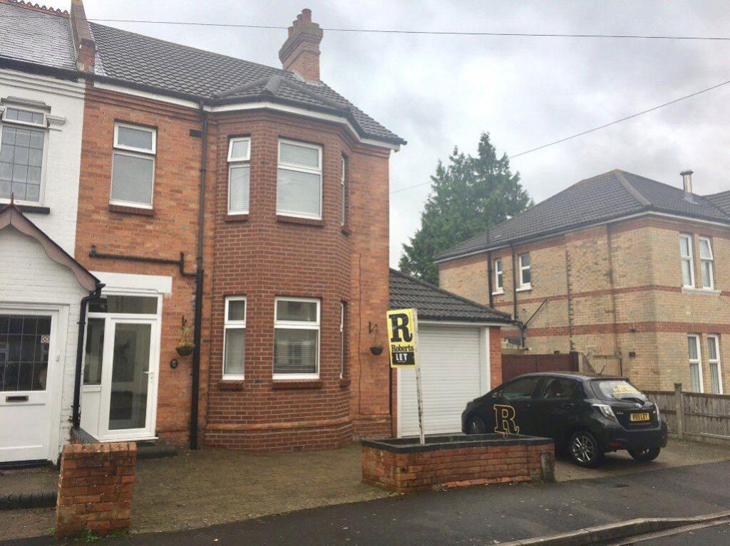 Student Five Bedroom House Situated In Queens Park