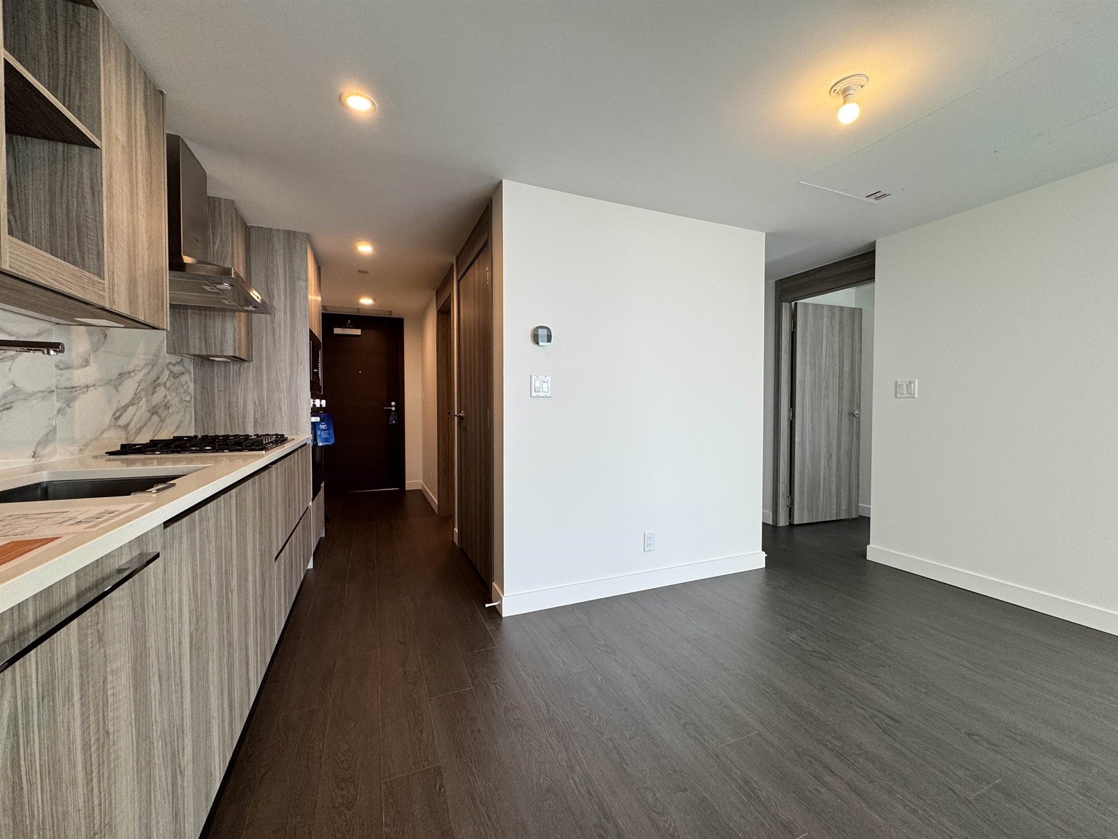 2707 13778 100 AVENUE|Surrey, British Columbia V3T0V3