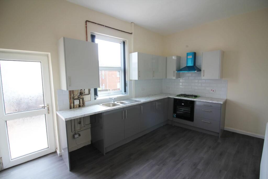 Additional image 3 of 176 Rochdale Old Road, Bury, BL9 7RQ