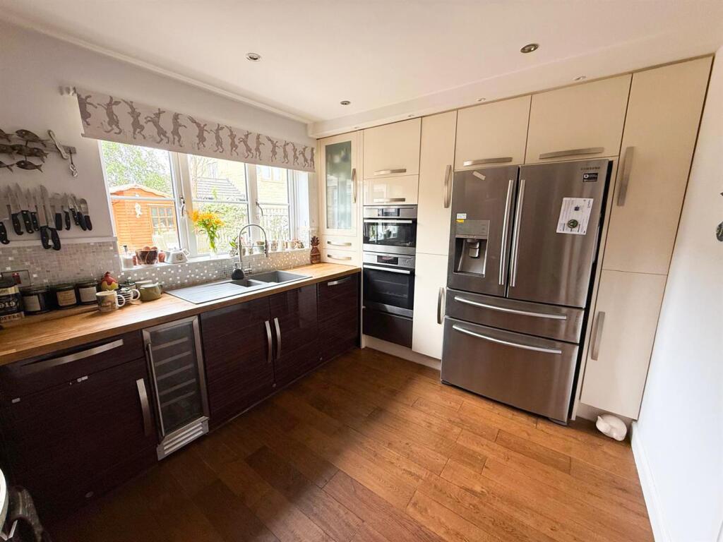 Additional image 5 of Curlew Court, Steeton