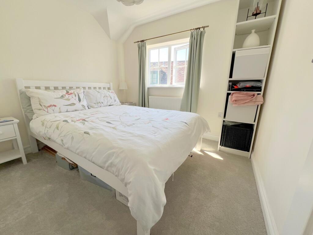 Additional image 9 of Yew Lane, New Milton, Hampshire. BH25 5BA