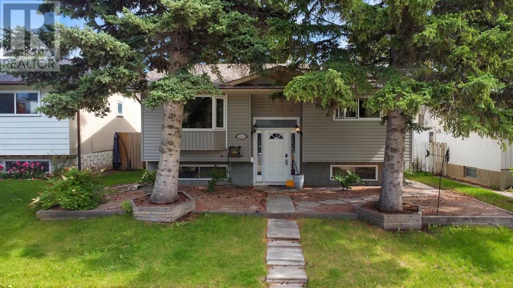 3335 Doverview Road SE|Calgary, Alberta T2B2A2