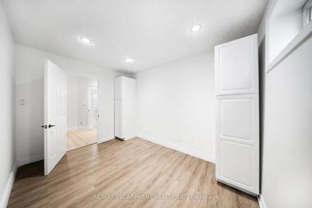 Additional image 33 of 665 Kipling Ave