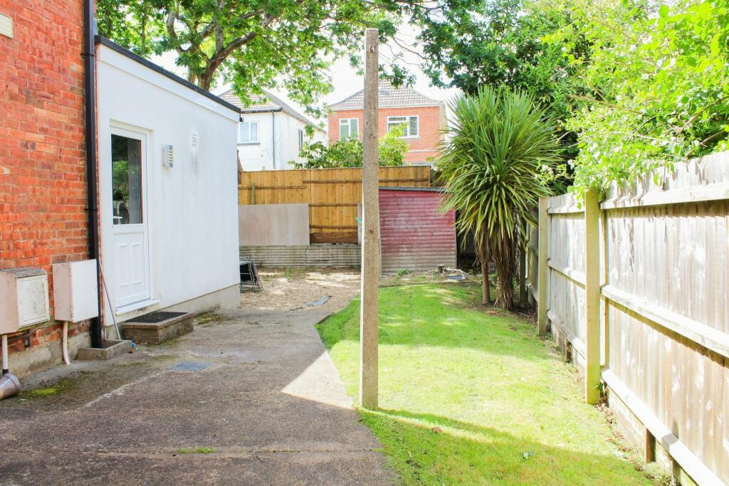 Additional image 3 of FREDERICA RD Short Walk to UNI