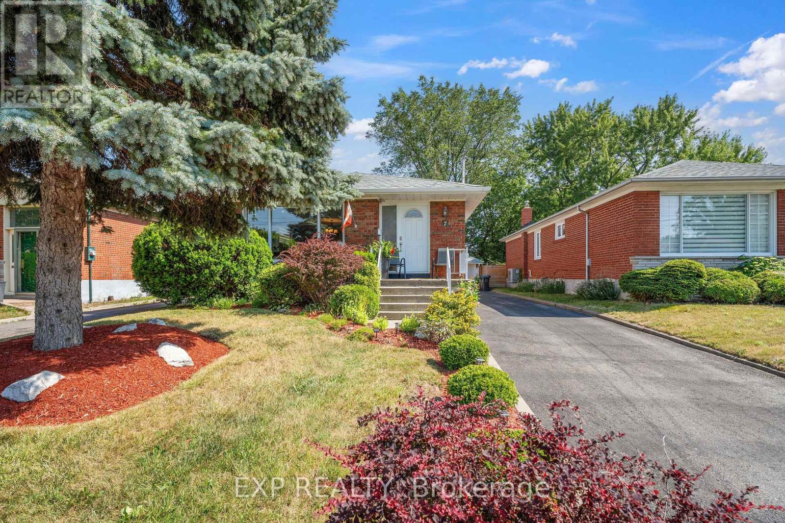 7 ARMITAGE DRIVE|Toronto (Wexford-Maryvale), Ontario M1R4X9