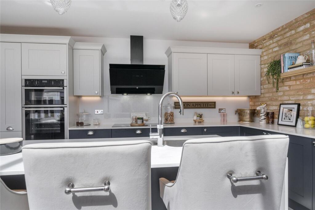 Additional image 8 of Albany Close, Barton on Sea, New Milton, Hampshire, BH25