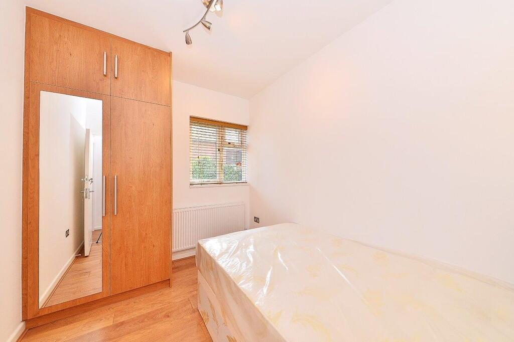 Additional image 6 of Carlyle Court (The Annexe), 24 Carlyle Road