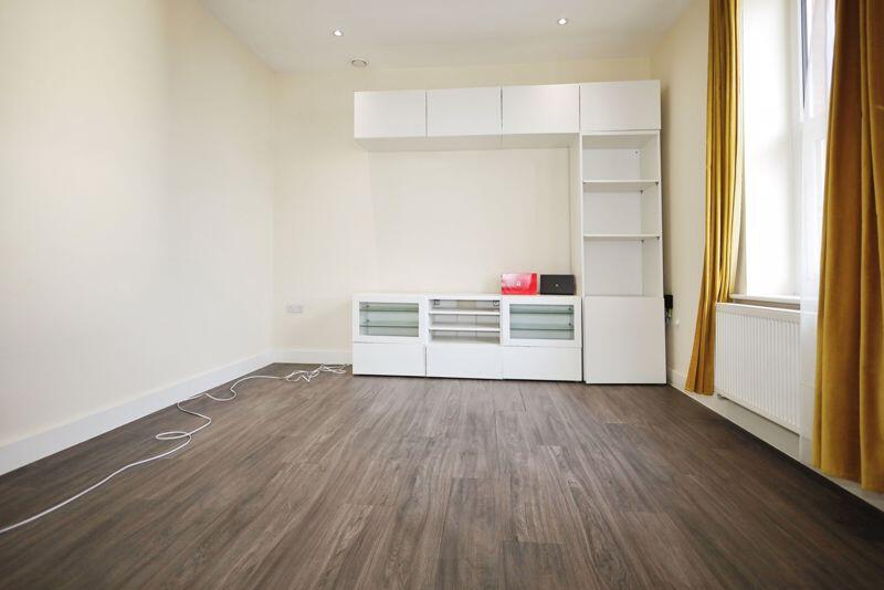 Additional image 14 of Heron Court Road, BH3 7LL – Stunning Duplex Flat in Immaculate Condition