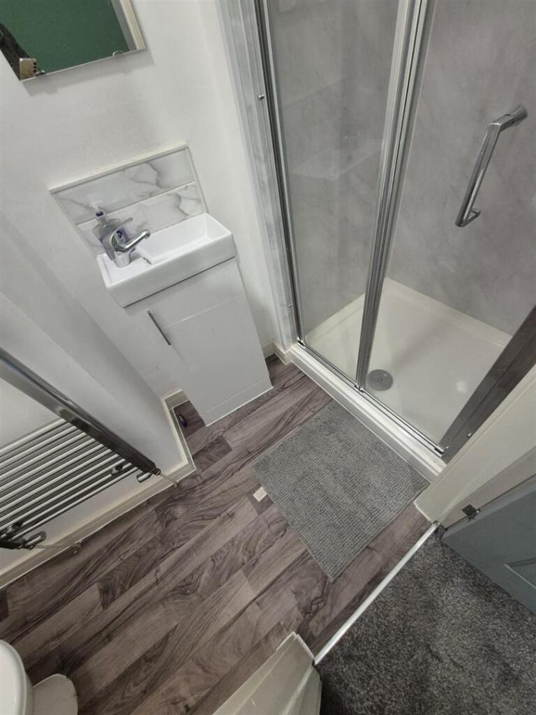 Additional image 10 of 5 Bed House share Hall Lane, Farnworth