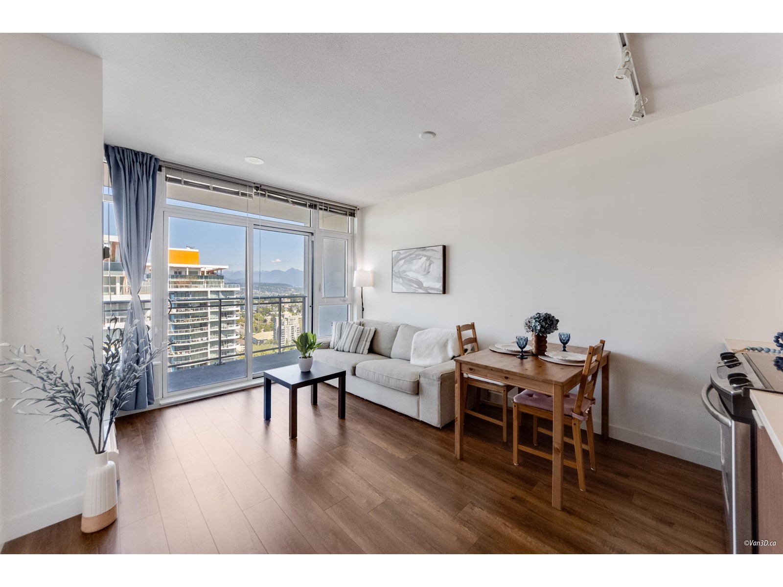 2502 13308 CENTRAL AVENUE|Surrey, British Columbia V3T0M4