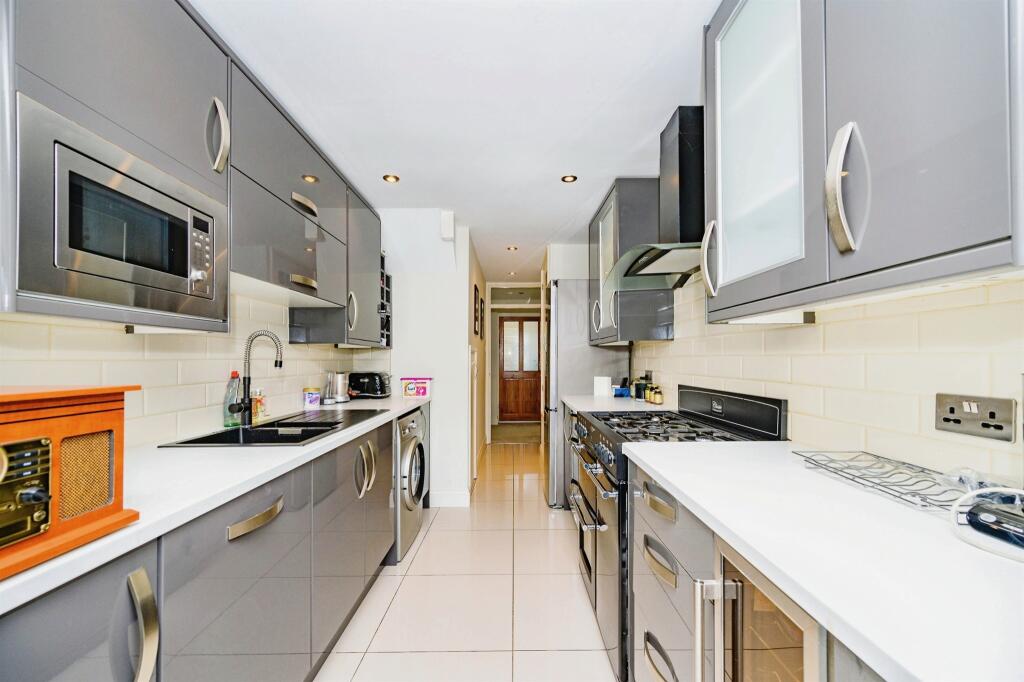 Additional image 7 of Maplefield, Park Street, St. Albans