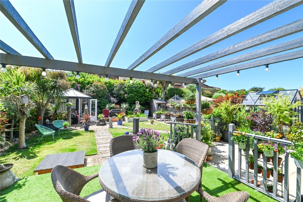 Additional image 20 of Willow Walk, Barton on Sea, New Milton, Hampshire, BH25