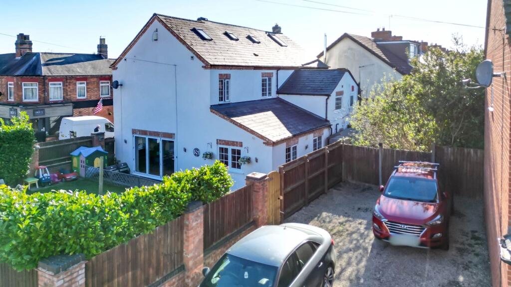 Stoke Road, Bromsgrove, B60