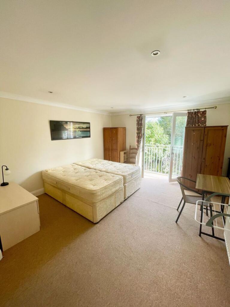 Additional image 13 of Queens park, Bournemouth - Spacious Ensuite Room in Stunning 8-Bed Detached House – Queen’s Park - All Bills Included