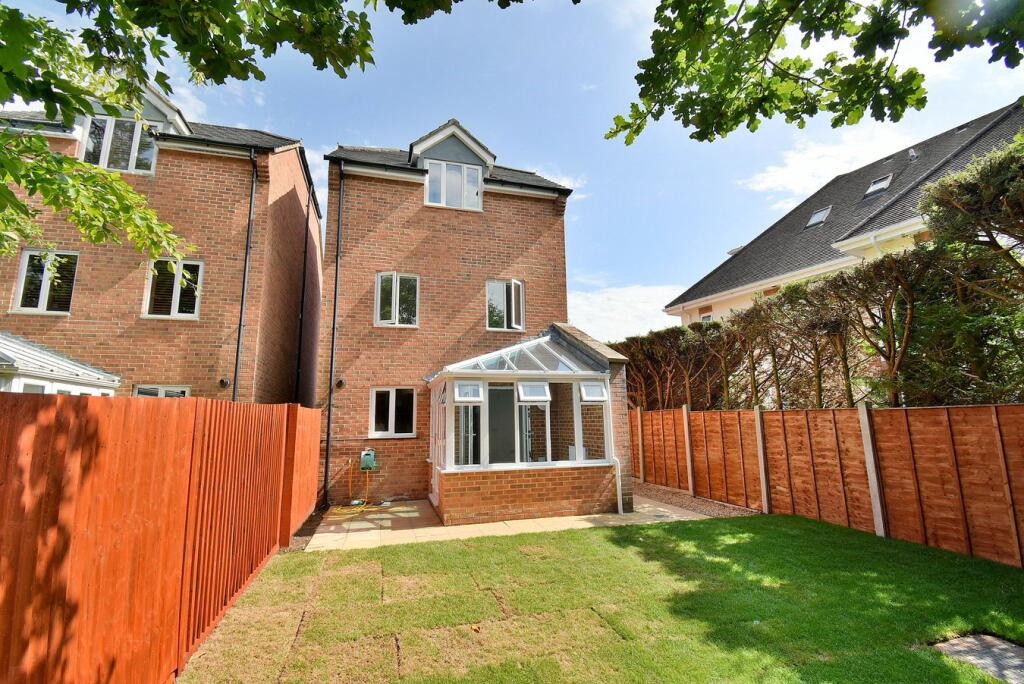 Additional image 19 of White Oaks Close, Ferndown, BH22