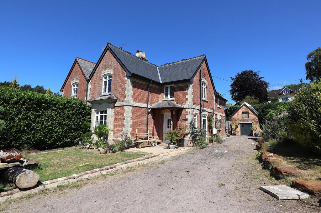 Old Sandpit Lane, Beacon Hill, Poole, Dorset, BH16