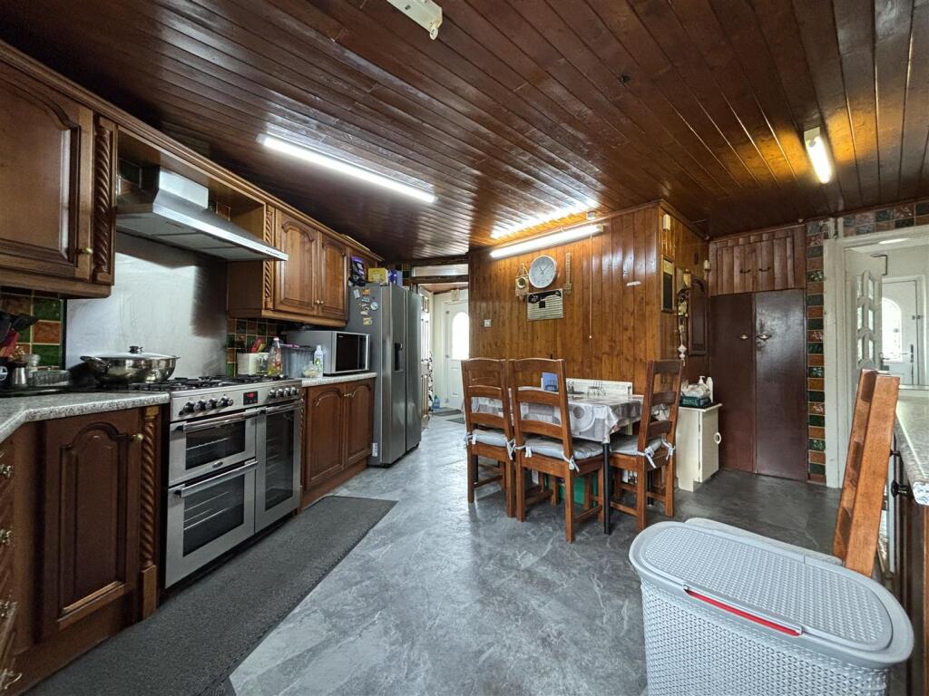 Additional image 7 of Como Drive, Bradford 8