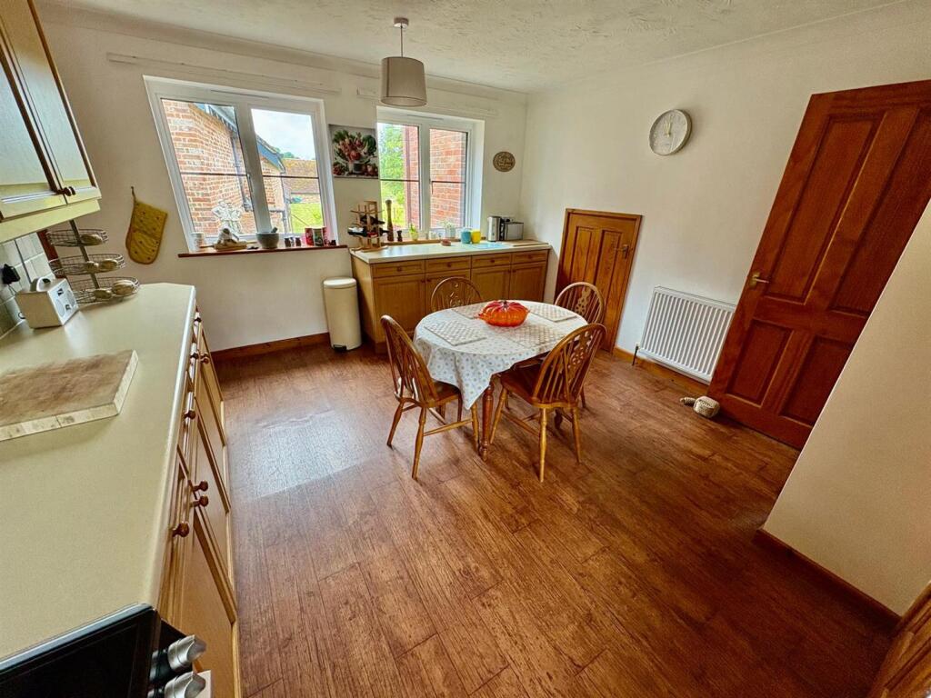 Additional image 8 of Horton