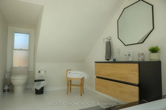 Additional image 39 of 377 Lansdowne Ave