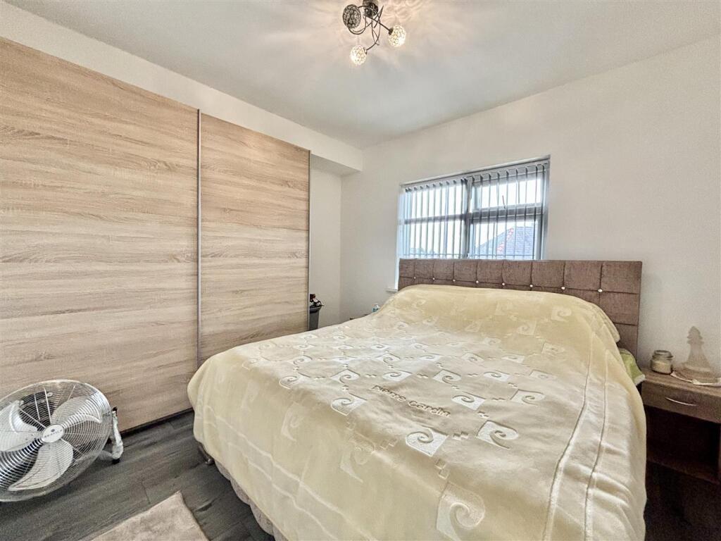 Additional image 17 of Como Drive, Bradford 8