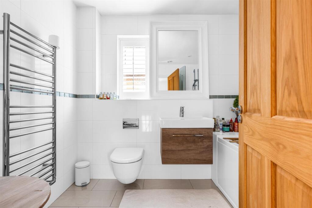 Additional image 18 of Wendover Drive, Welwyn