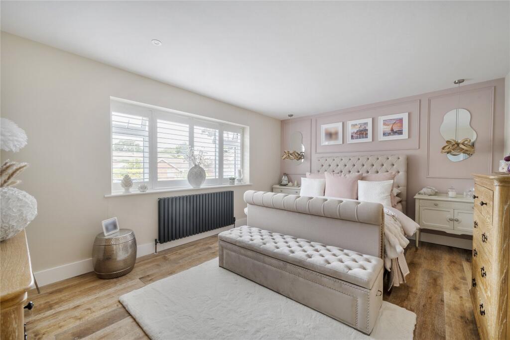 Additional image 11 of Albany Close, Barton on Sea, New Milton, Hampshire, BH25