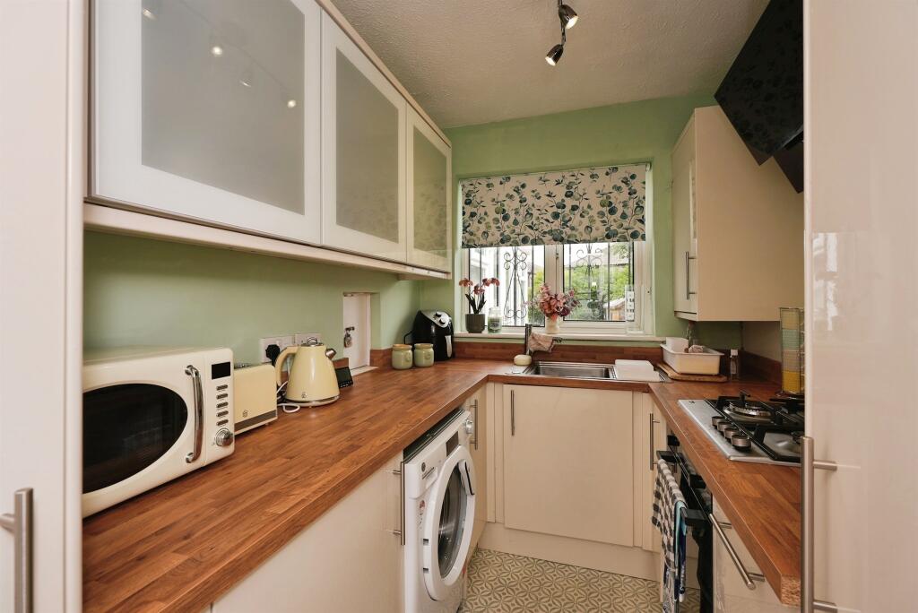 Additional image 4 of Reevy Drive, Bradford