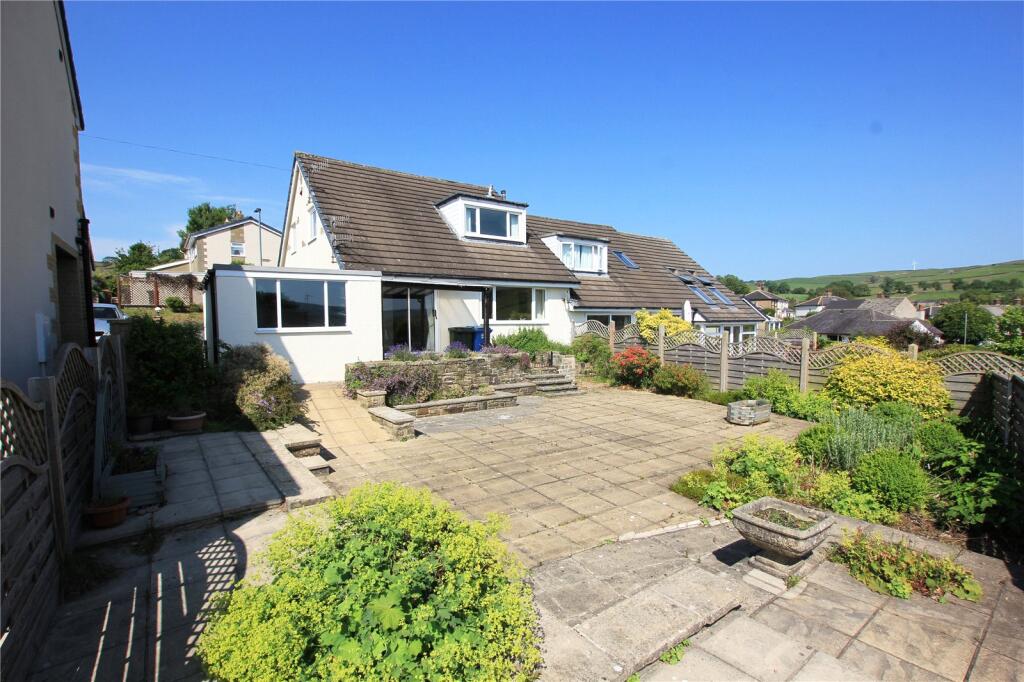 Primary image of 8 Yew Tree Close, Bradley, North Yorkshire, BD20 9HZ