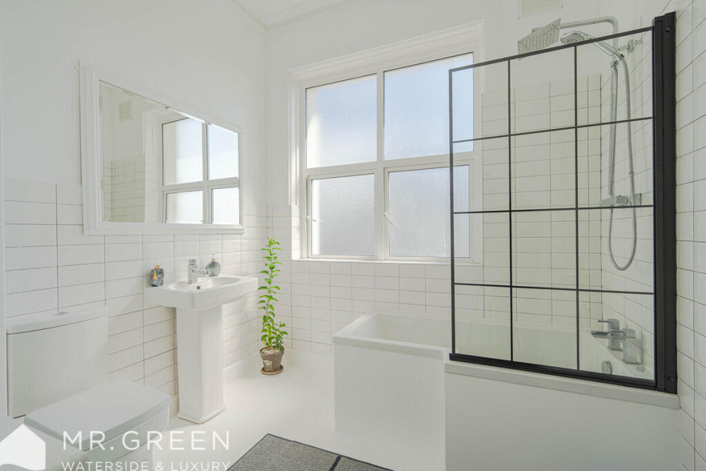 Additional image 10 of Sandy Bank, 39 Southbourne Overcliff Drive, Southbourne. BH6 3PL