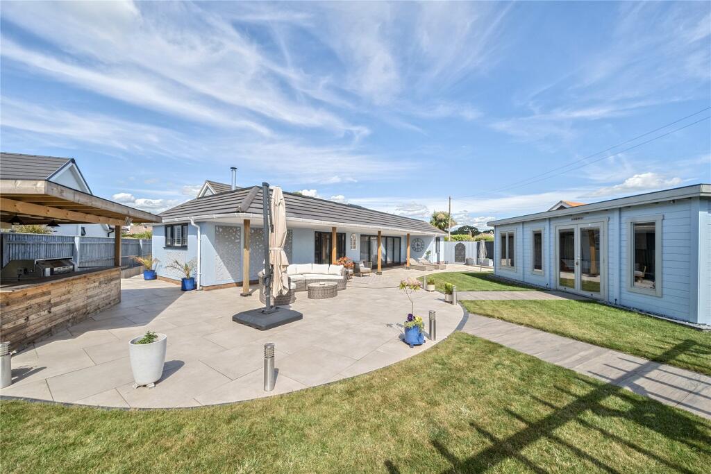 Additional image 17 of Albany Close, Barton on Sea, New Milton, Hampshire, BH25