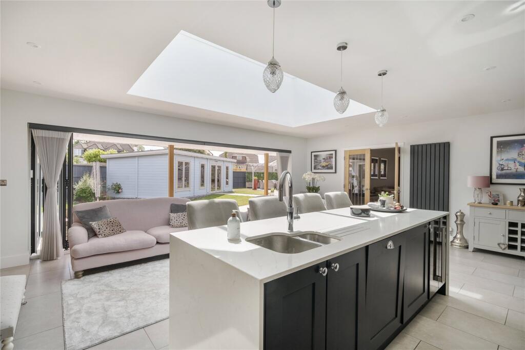 Additional image 7 of Albany Close, Barton on Sea, New Milton, Hampshire, BH25