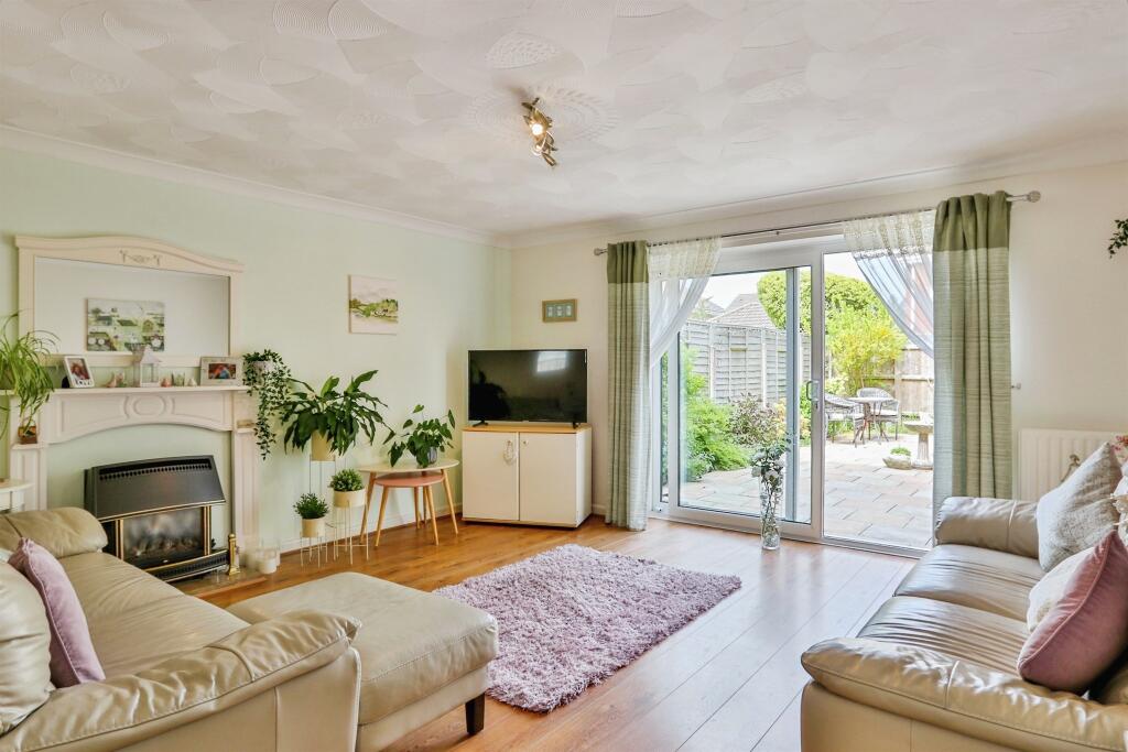 Mcwilliam Close, Poole photo 3