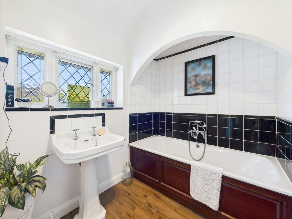 Additional image 16 of George V Avenue, Worthing, BN11