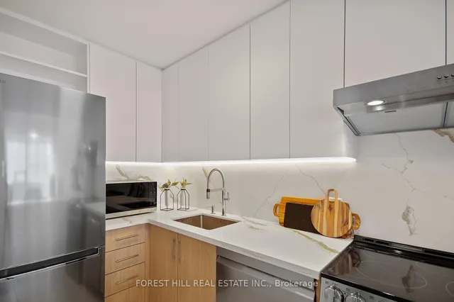 Additional image 7 of 914 Yonge St Unit 1604