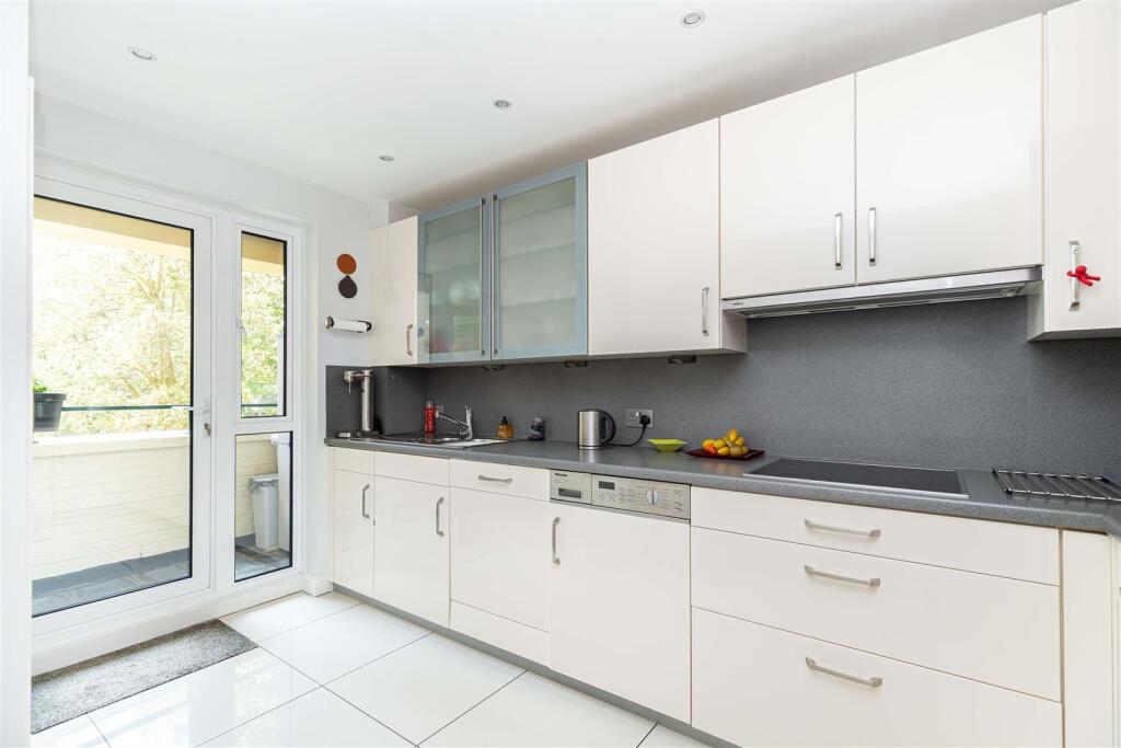 Additional image 10 of Immaculate, 2 bed in Block 'D', Keverstone Court,