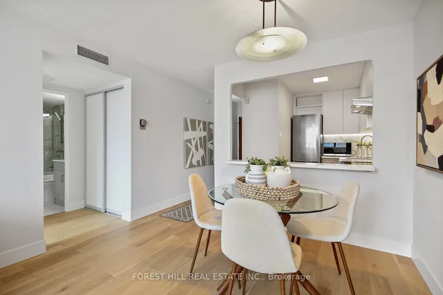 Additional image 19 of 914 Yonge St Unit 1604