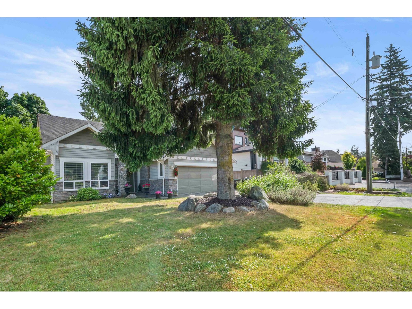 14262 71 AVENUE|Surrey, British Columbia V3W2L1