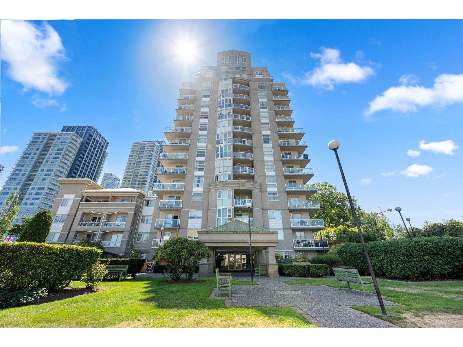 1405 10523 UNIVERSITY DRIVE|Surrey, British Columbia V3T5T8