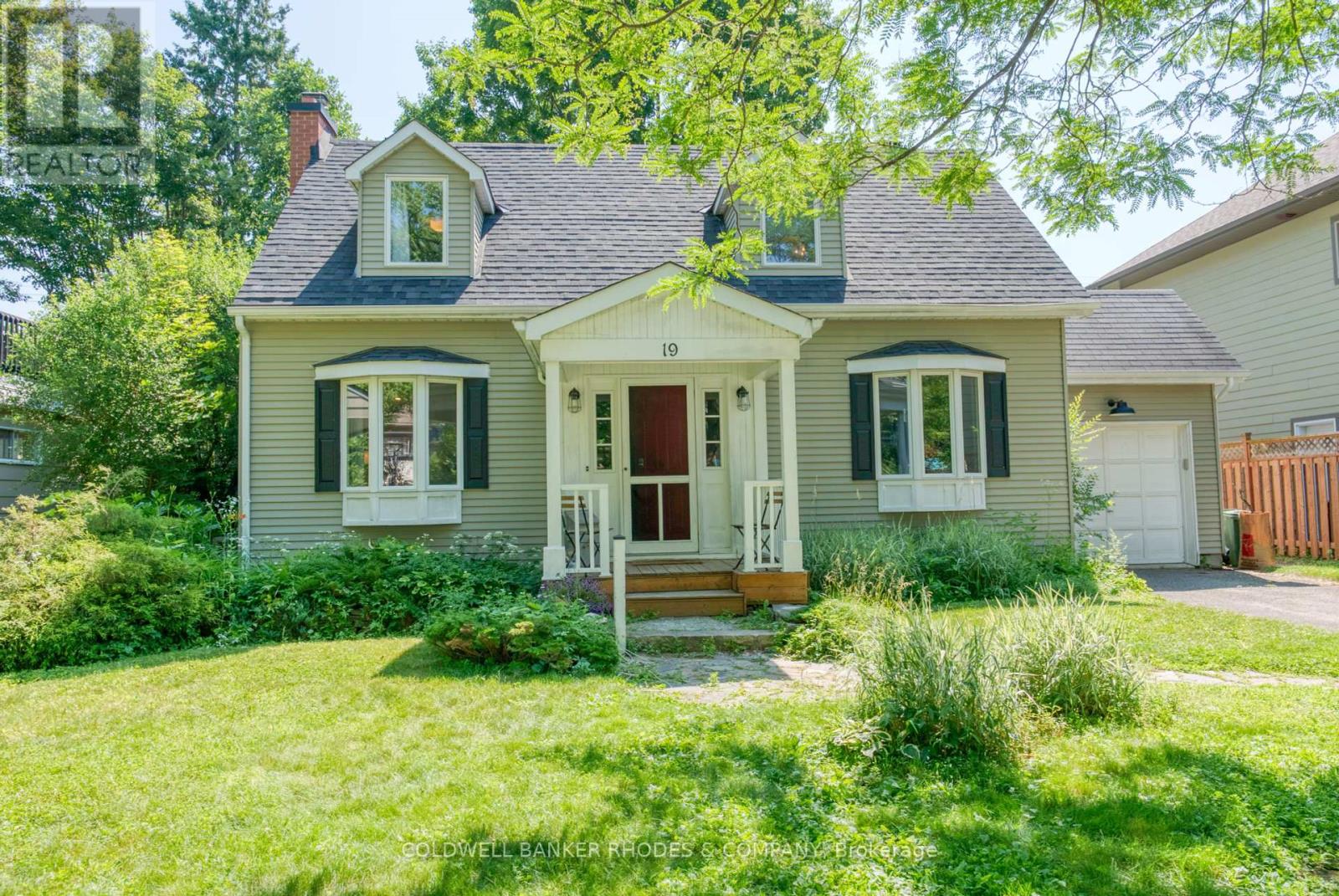 19 KILBARRY CRESCENT|Ottawa, Ontario K1K0G9