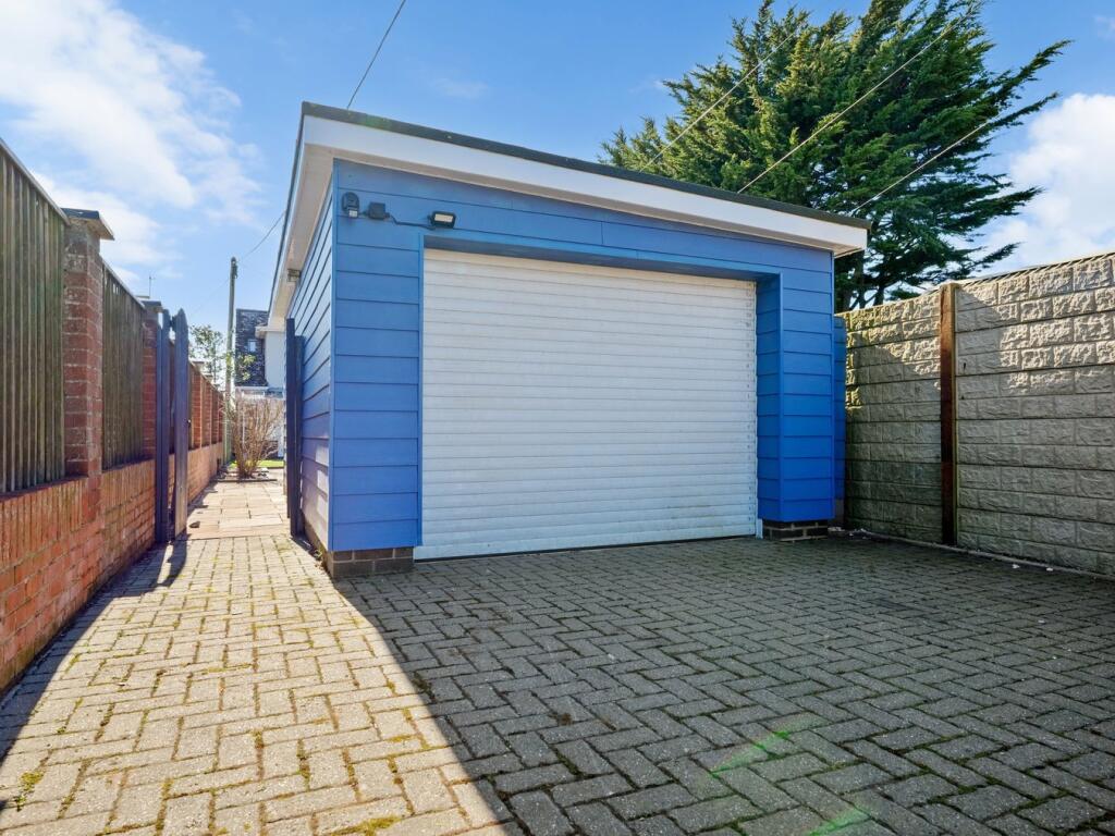Additional image 20 of Marine Drive East, Barton on Sea, BH25
