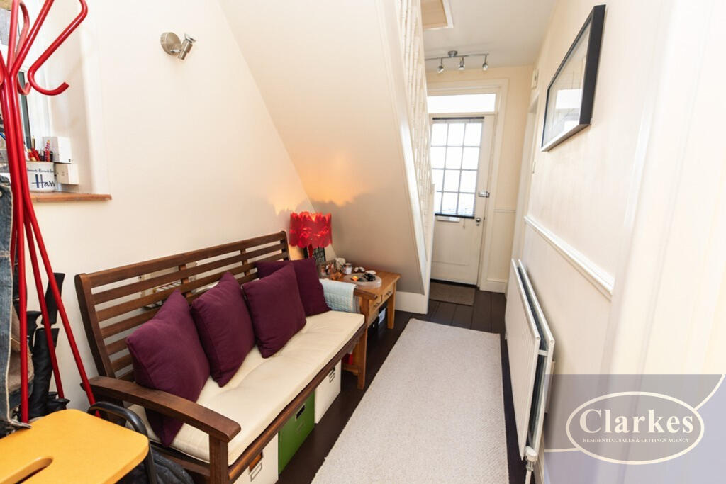 Additional image 10 of STYLISH Detached House CASTLE RD WINTON