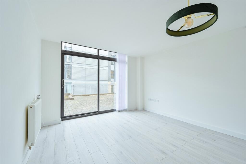 Additional image 6 of Whitley Court Newsom Place, Hatfield Road, St. Albans, Hertfordshire