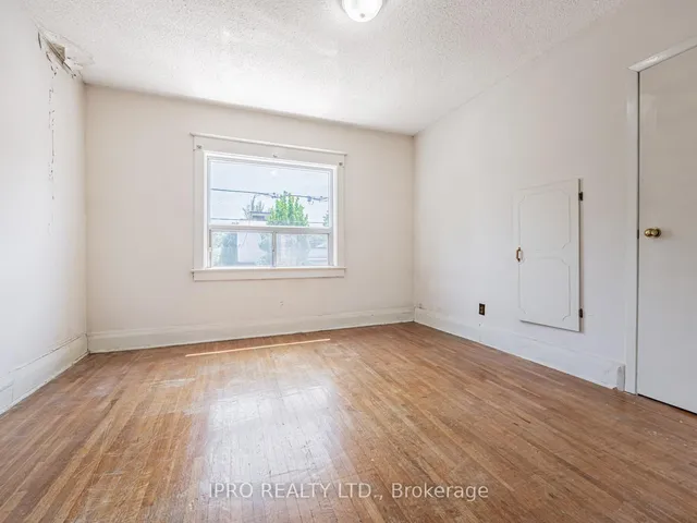 Additional image 13 of 44 Queensdale Ave