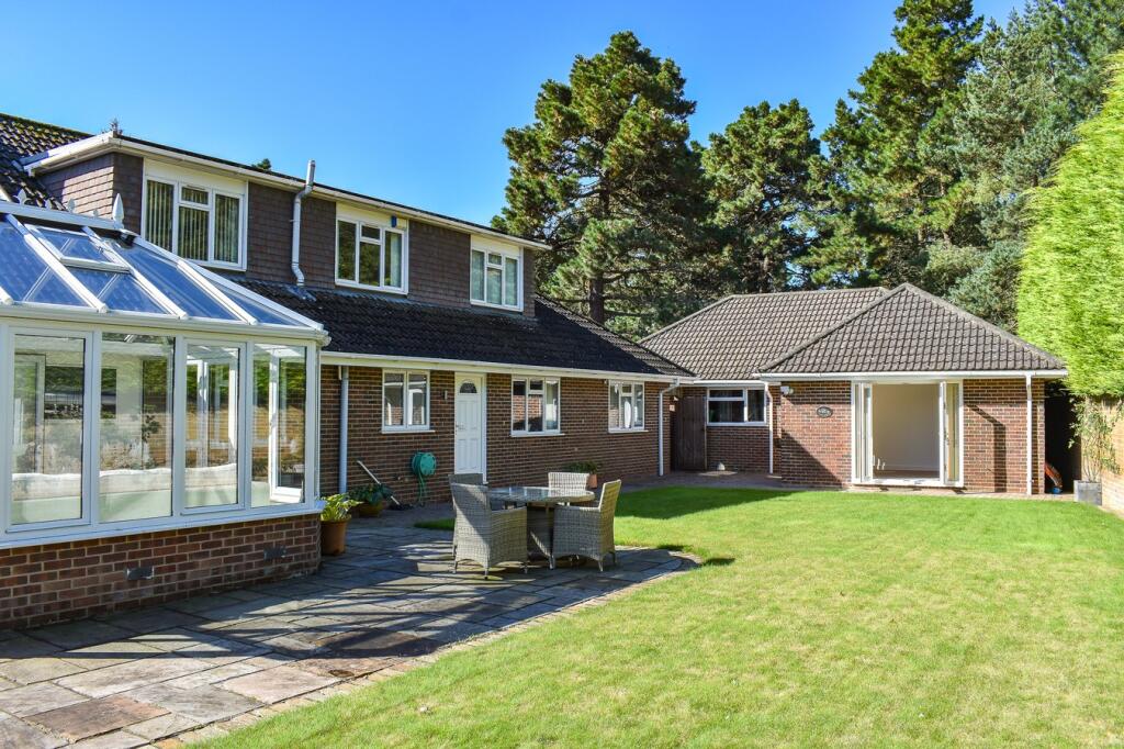 Additional image 35 of Glen Close, Barton on Sea, New Milton, BH25