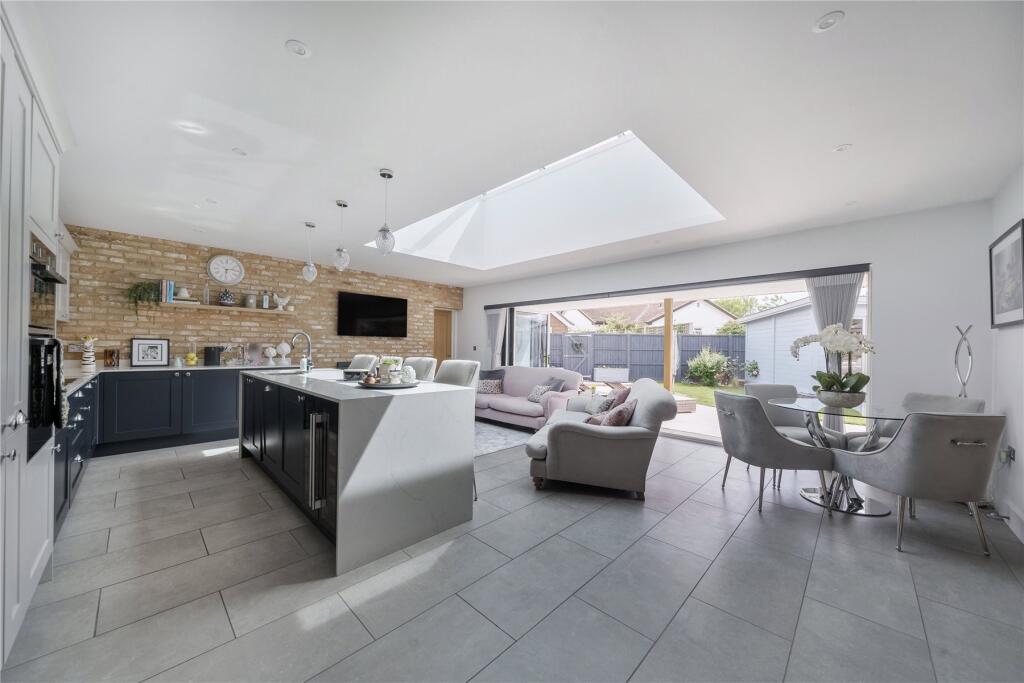 Additional image 6 of Albany Close, Barton on Sea, New Milton, Hampshire, BH25